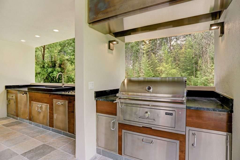 Outdoor Kitchen